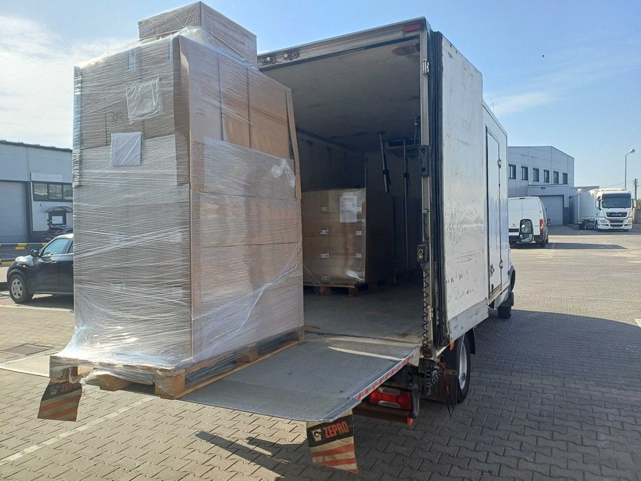 Auto z windą Poznań Usługi transportowe Przewóz palet maszyn rzeczy