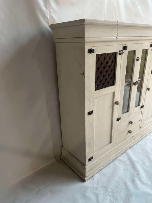 Komoda - witryna z litego drewna