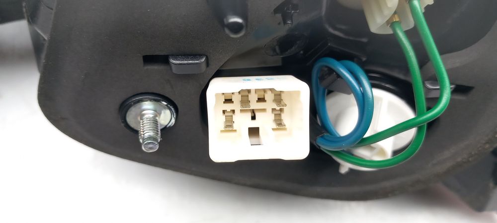 Farolim da mala direito KIA Rio III (UB)