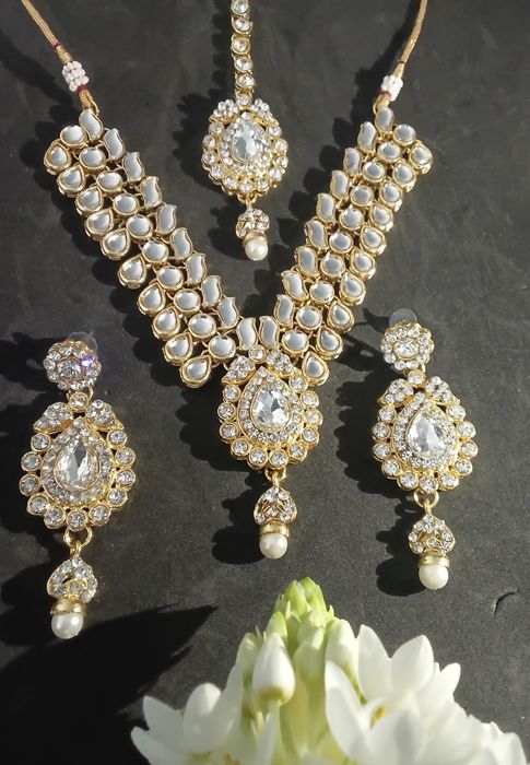 Banhado a Ouro e cravejado com Pedras Kundan conjunto Choker indiano