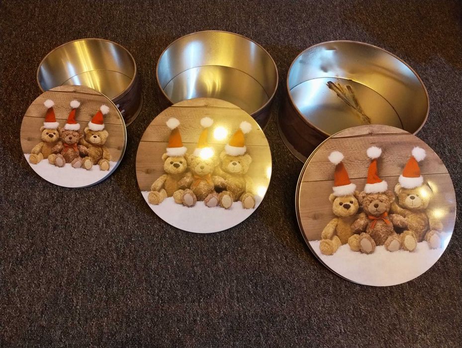 Zestaw 3 okrągłych puszek metalowe pudełka świąteczne z misiami
