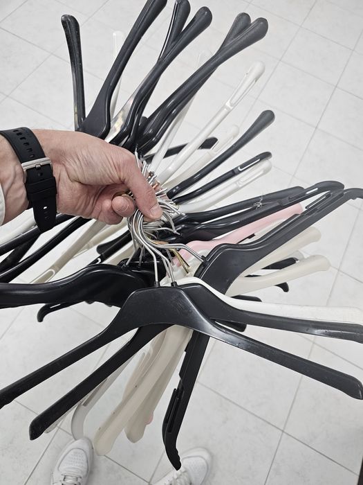 Cabides de plástico e arame. Entrega imediata!