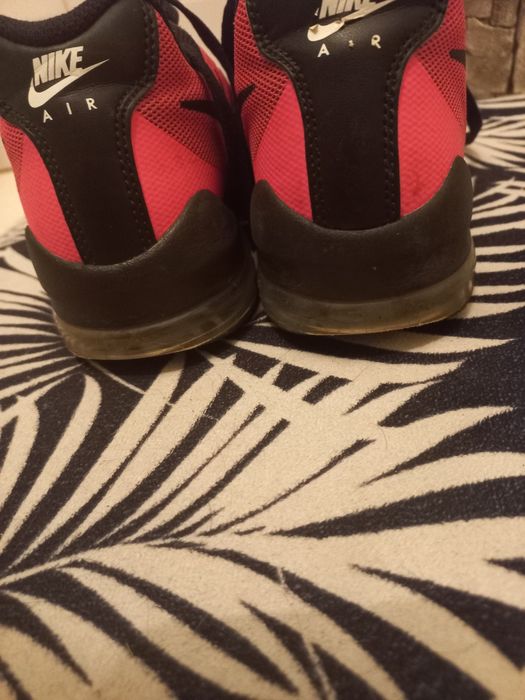 Nike     Air  ..