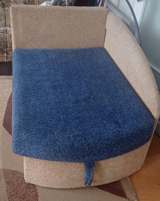 Диван. Компактний розкладний диван. Дитячий