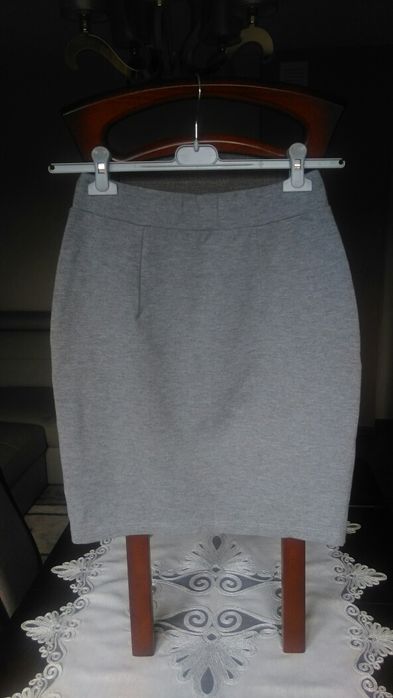 Spódnica przed kolano Quiosque 36 szara