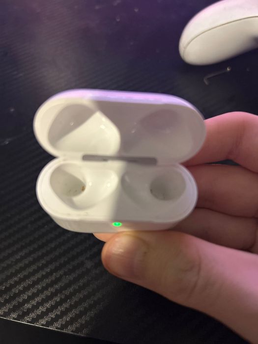 etui ladowarka do AirPods 4