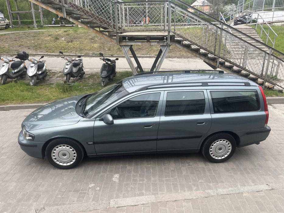 Volvo V70 2.4 Дизель Механіка Гарний стан авто !