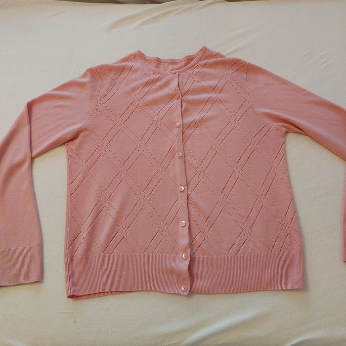 Lekki różowy sweterek