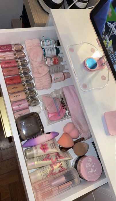 Tocador novo muito giro sem marcas de uso . Poderei enviar videos e ft