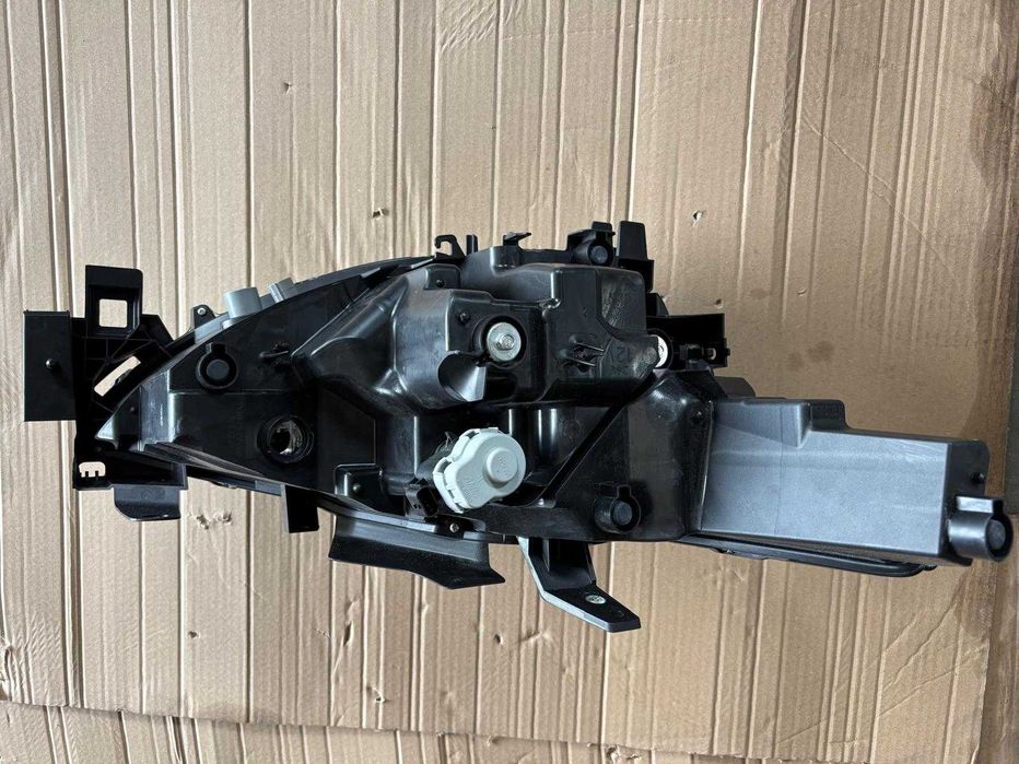 Ótica / Farol frontal esquerda Mazda CX5