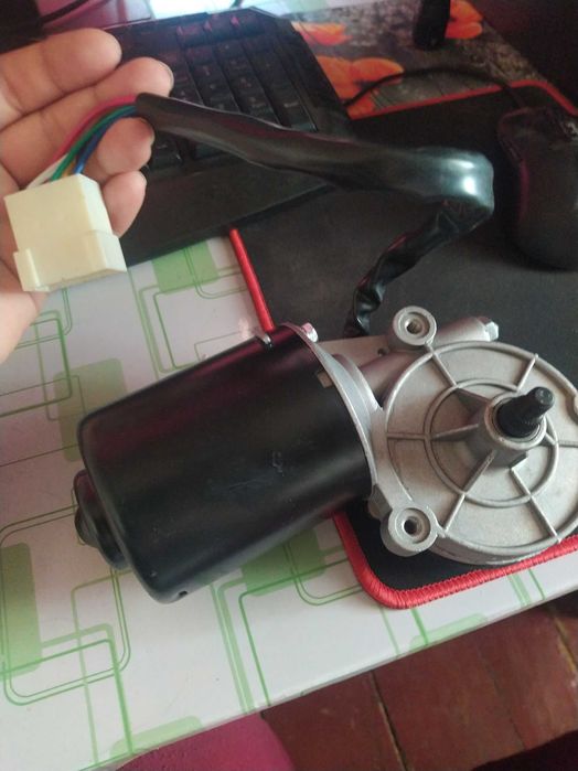 Двигун для двірників