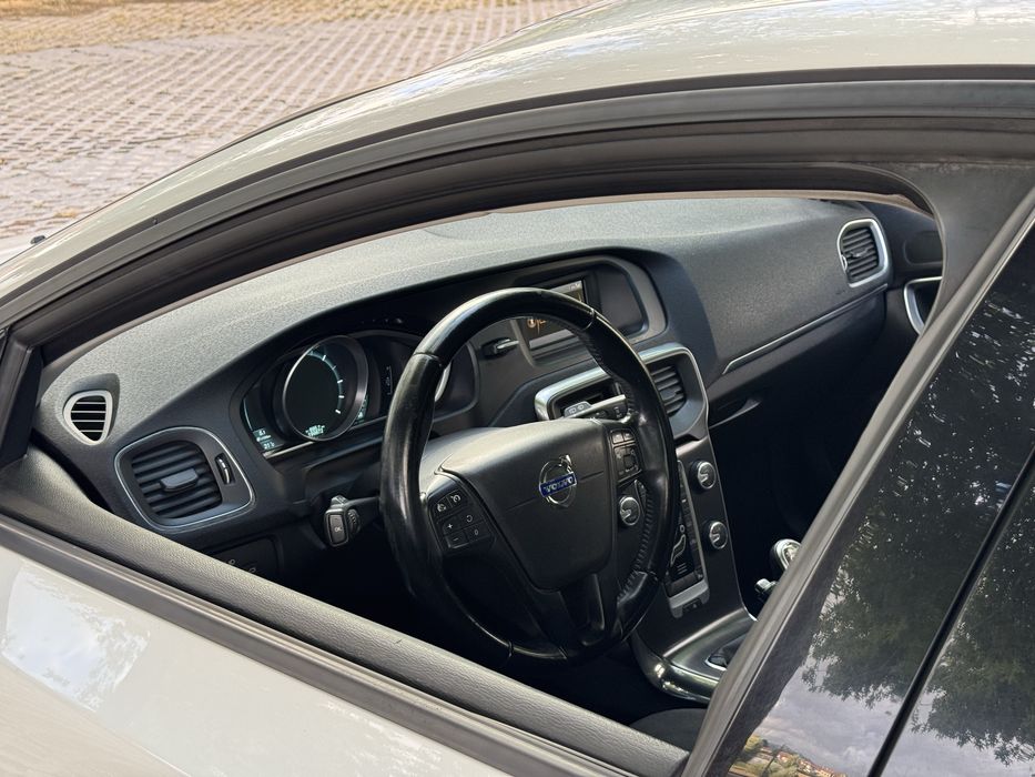 Volvo V40 economico e seguro (5.1L/100km)