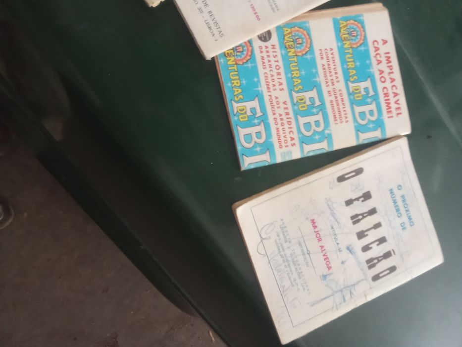 Cinco livros banda desenhada. Xerife, FBI, Batman. Falcão.