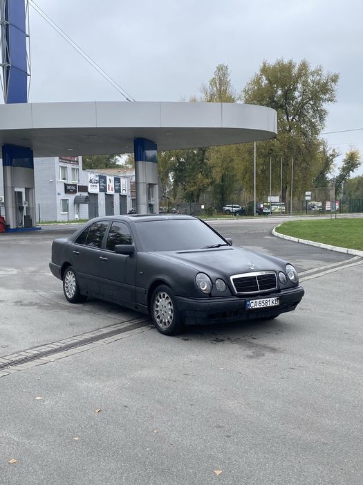 Мерседес 210 2.4 автомат
