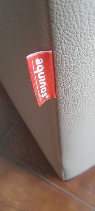 Vendo sofá de 2 lugares em pele usado e sem defeito algum.