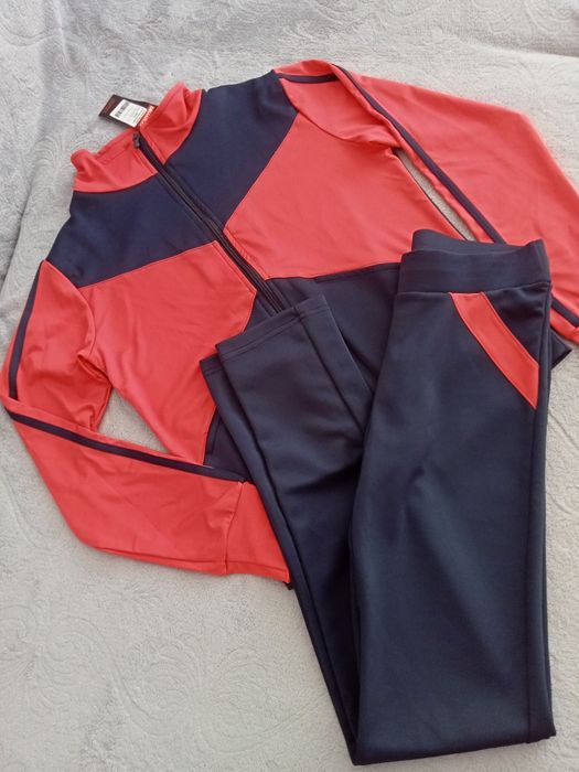 Спортивний костюм для дівчини