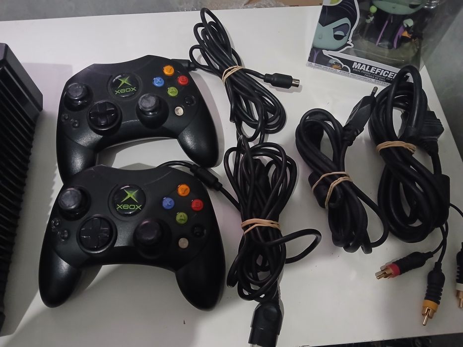 Xbox Clássica + 2 Comandos + Jogos