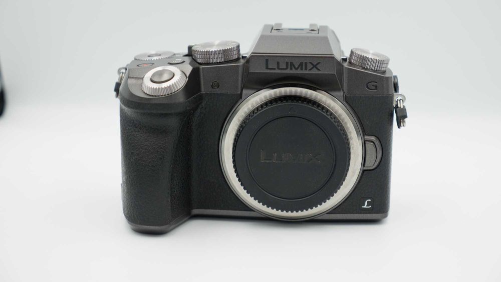 Aparat Lumix G7 srebrny - body
