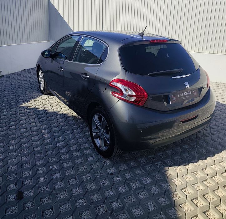 Peugeot 208 1.2 ALLURE Revisão efetuada (distribuição trocada)