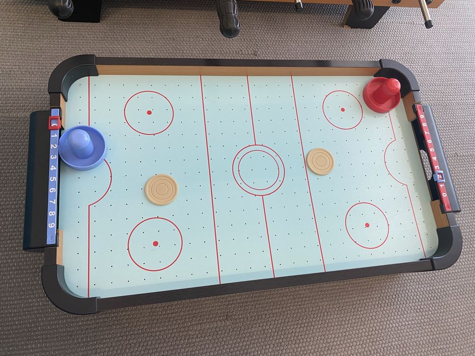 Jogo matraquilhos e Air Hockey para criança