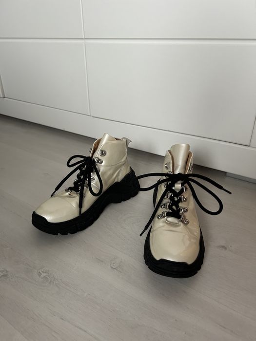 Białe buty w stylu altercore na grubszej podeszwie platformie 37