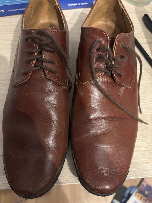 Buty do garnituru