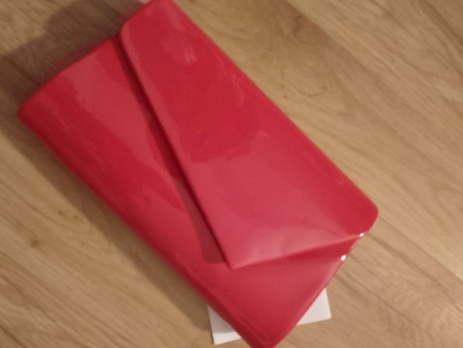 Nowa elegancka kopertówka w kolorze fuksji