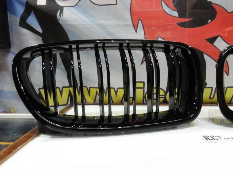 Grelha frontal BMW F10 / F11 / F18 10-17 M5 look / dupla lâmina em preto piano brilhante