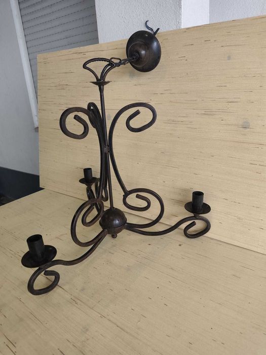 Candeeiro de teto em ferro forjado