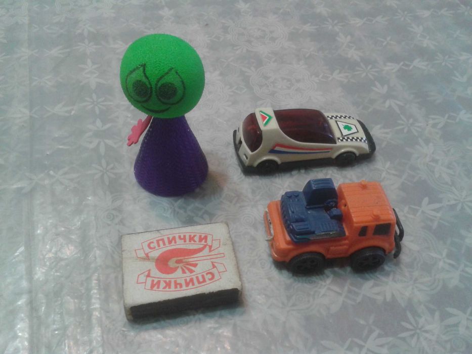 Игрушки машинки.