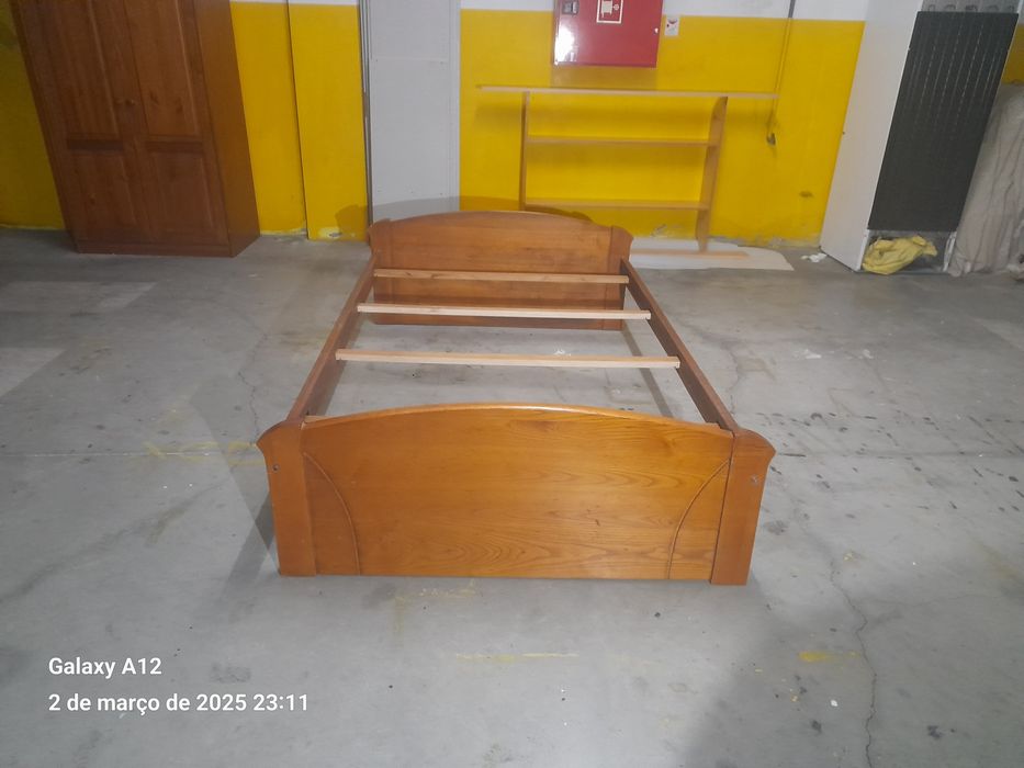 Cama corpo e meio com colchão