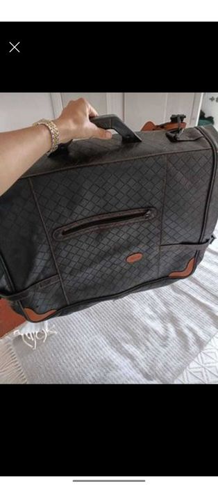 Porta fatos preto