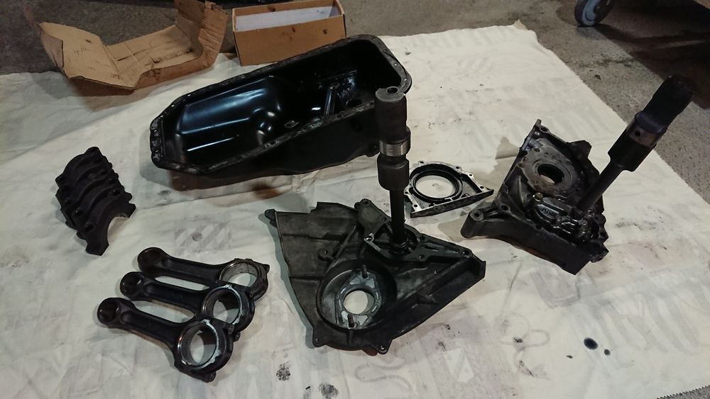 Várias peças de motor Mitsubishi L200