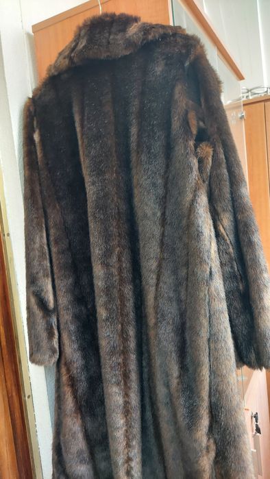 Casaco comprido pêlo sintético