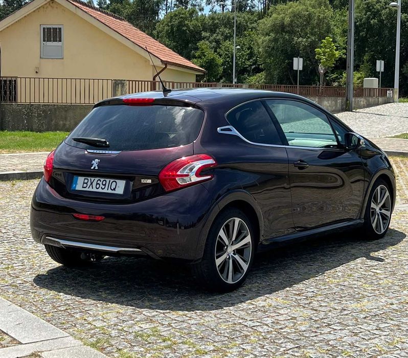 PEUGEOT 208  Full Extras
