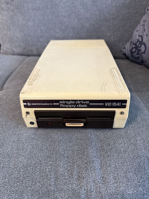 Commodore VIC-1541 stacja dyskietek | uszkodzona | oryginał