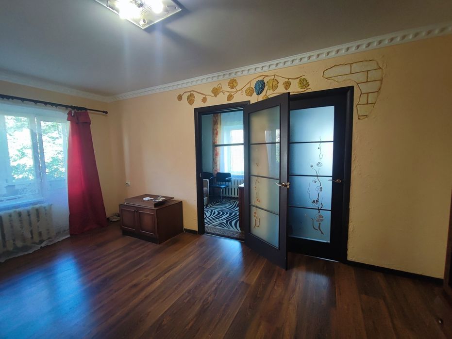 Продається 3- х кімнатна квартира Немішаєво центр 35000 $