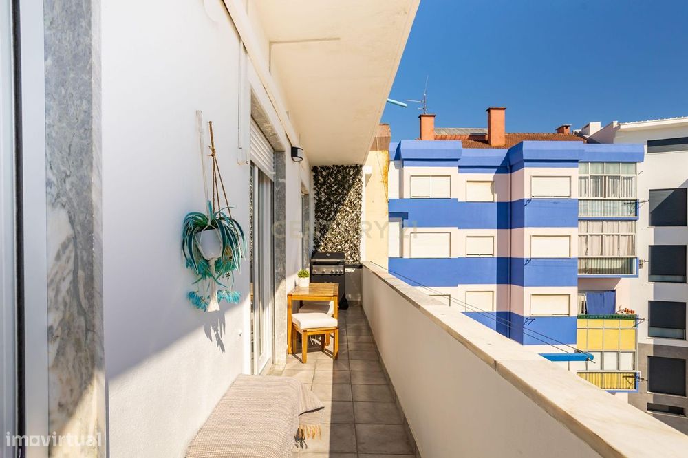 Apartamento T2 com Varanda Cruz de Pau, Amora - Seixal -
