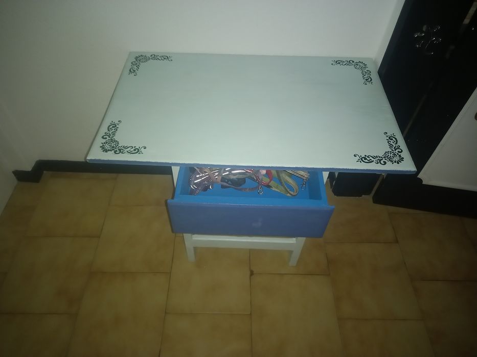 Mesa rústica de madeira maciça