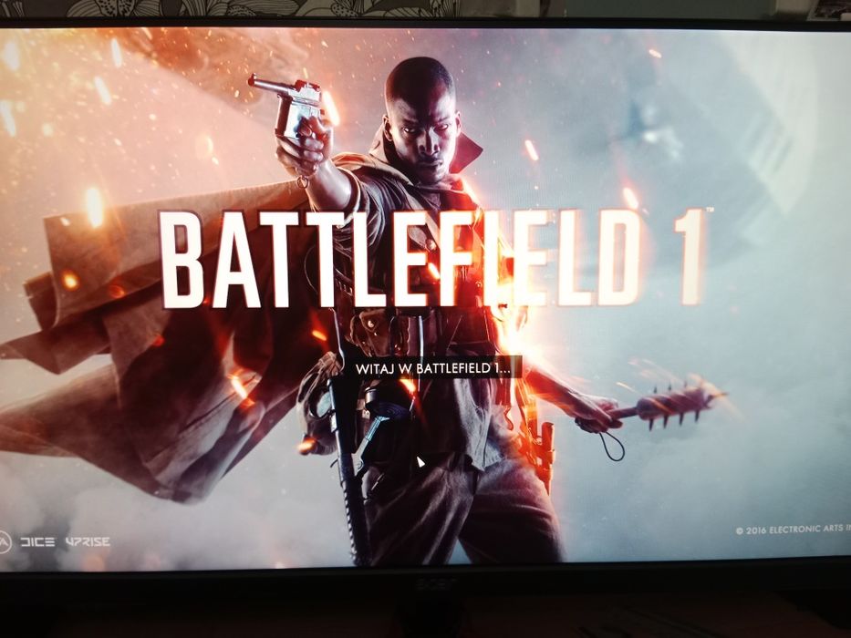 Komputer z monitorem