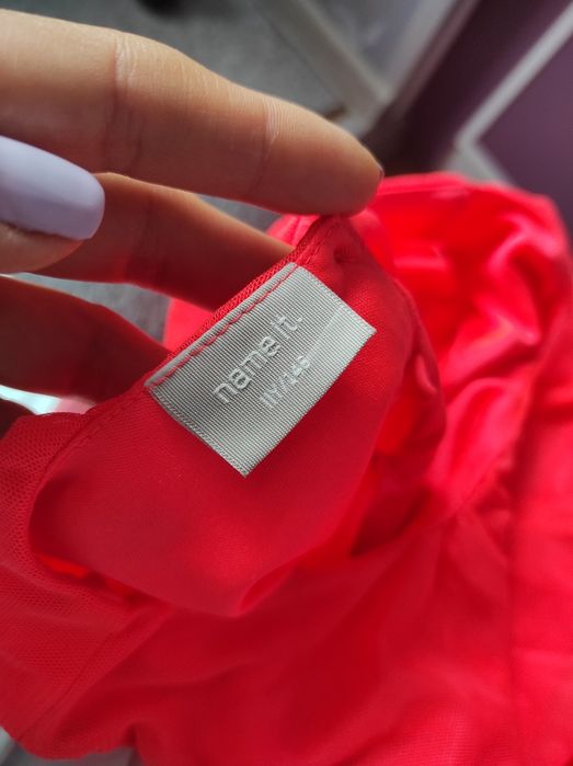 Різні нарядні святкові плаття для дівчинки