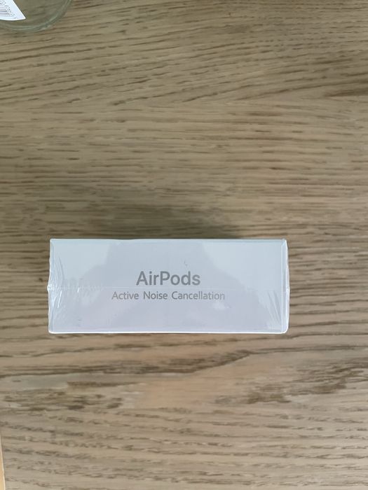Air Pods 4 (2024)