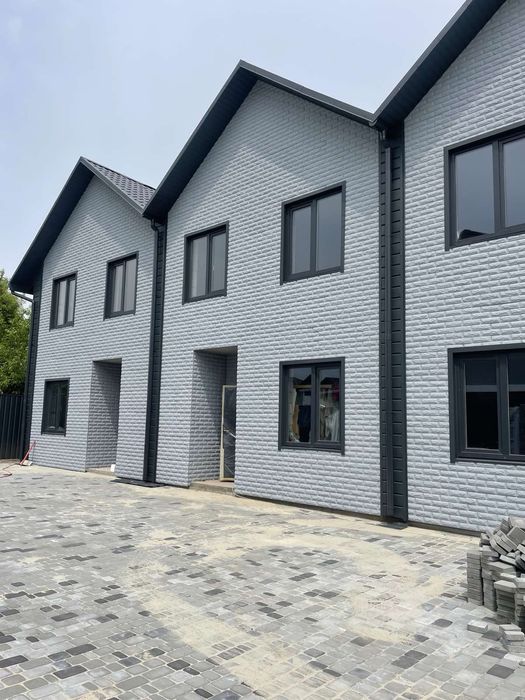 Таунхауз в Святопетрівському