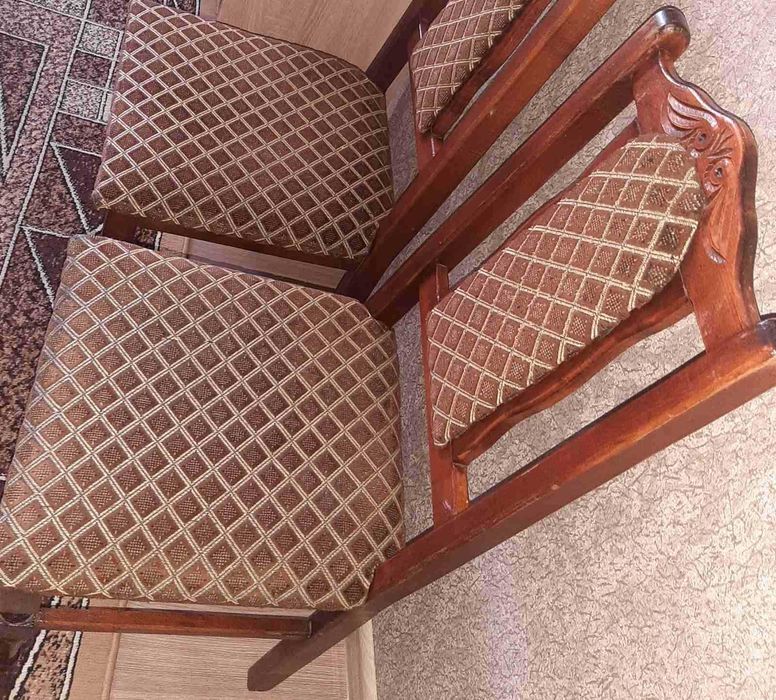 стільці дерев'яні