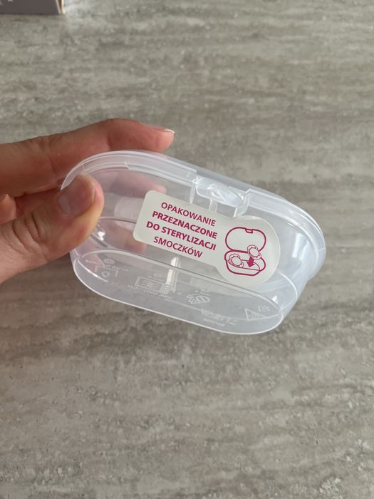 Smoczki dla niemowląt + opakowanie do sterylizacji