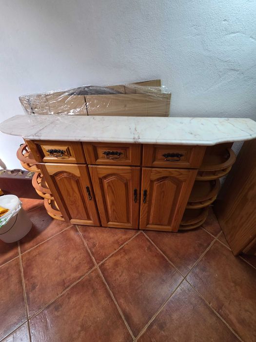 Sapateira em pinho com pedra mármore