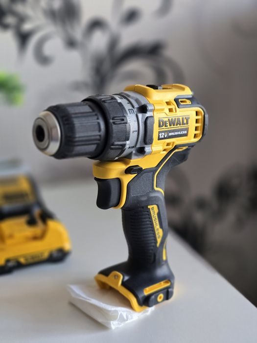 Безщітковий акумуляторний дриль / шуруповерт 12V DeWALT DCD701 USA 2Ah