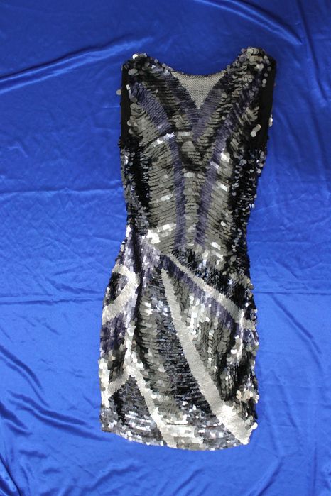 Платья для девочки размер 42 - 44 новое и б/у в идеале