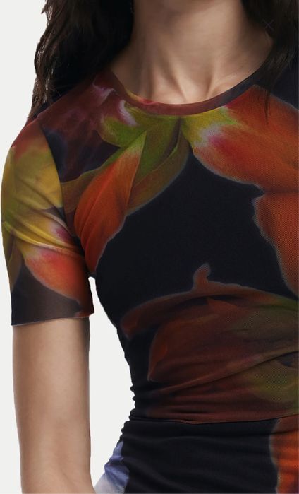 Сукня Desigual Rotterdam 25SWVK12 чорна з квітковим принтом