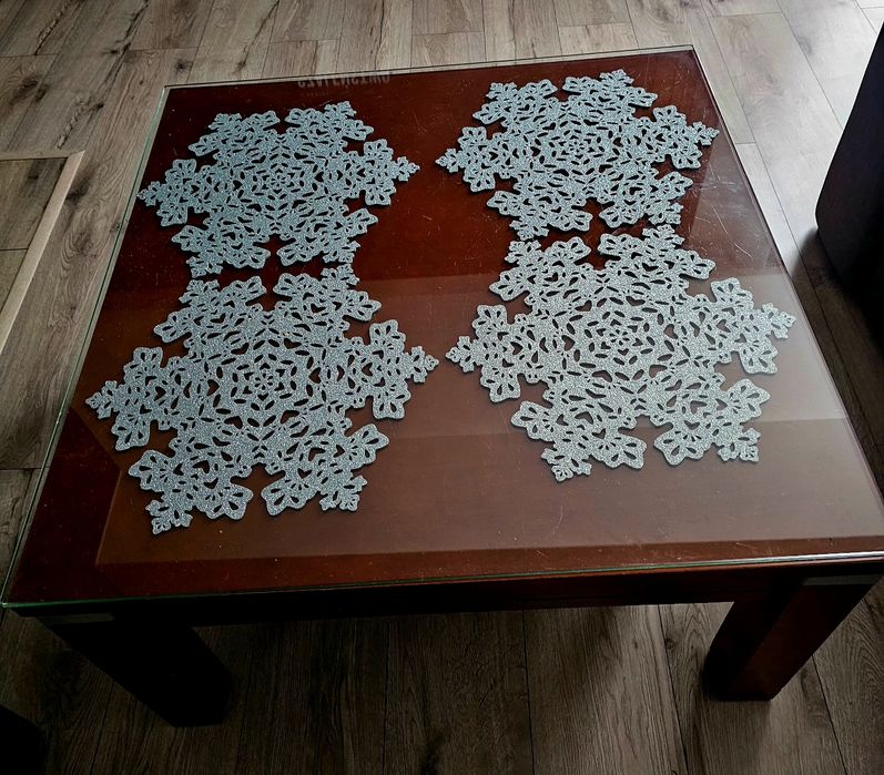 Stół, 6 krzeseł i stolik kawowy komplet